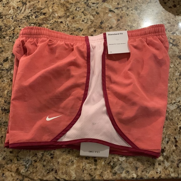 Girls Nike Running Shorts - Picture 2 of 2